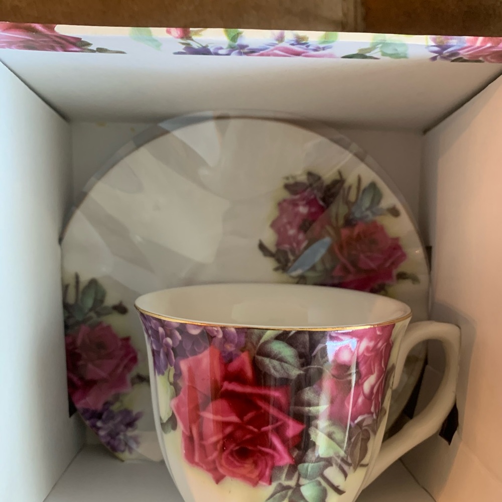 Gracies China Footed Cup & Saucer Set